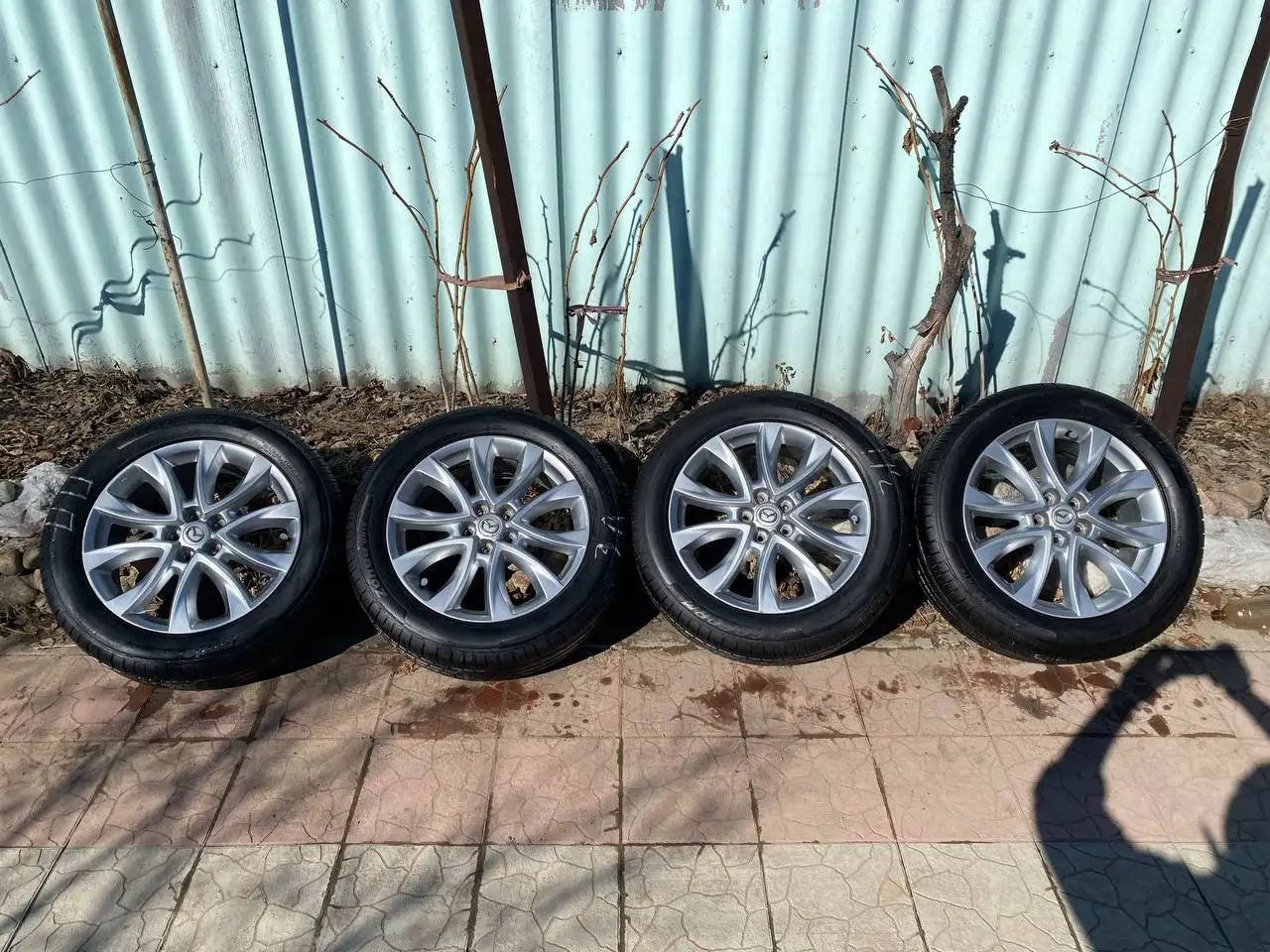 Колеса 235/55/19 в хорошем состоянии - Шины и диски (Авто) в Иркутск