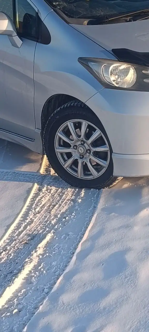 Продам комплект колес Yokohama 185/65R15 20 года - Запчасти (Авто) в Иркутск