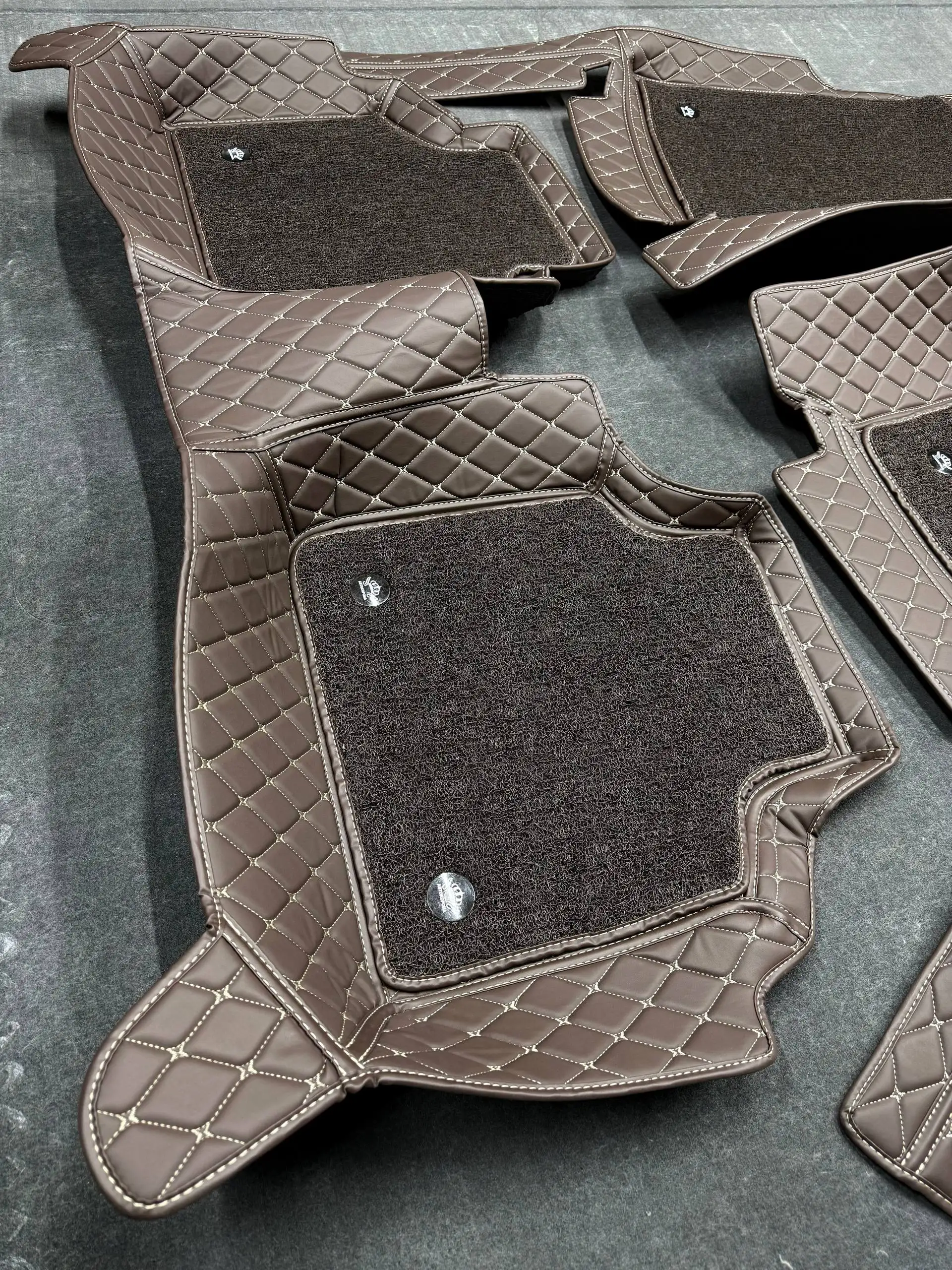 Продам новый комплект 3D ковров на Toyota Camry 30 правый руль - Автоаксессуары (Запчасти) в Иркутск