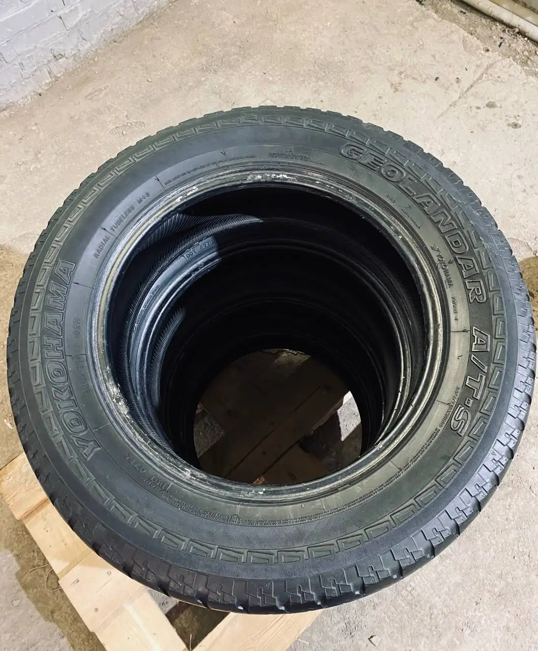 Продам летнюю резину YOKOHAMA 225/65/17 - Шины и диски (Авто) в Иркутск