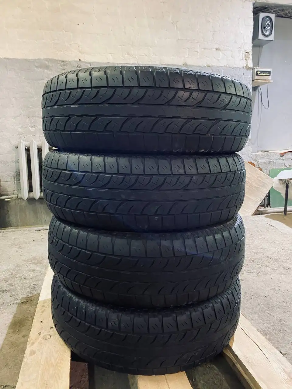 Продам летнюю резину YOKOHAMA 225/65/17 - Шины и диски (Авто) в Иркутск