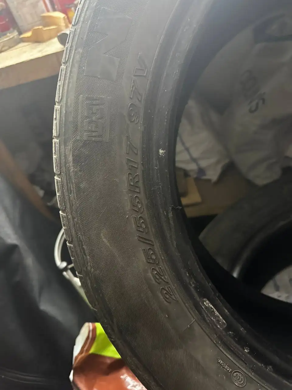Шина Nexen 225/55 R17 с хорошим остатком протектора - Шины и диски (Запчасти) в Иркутск