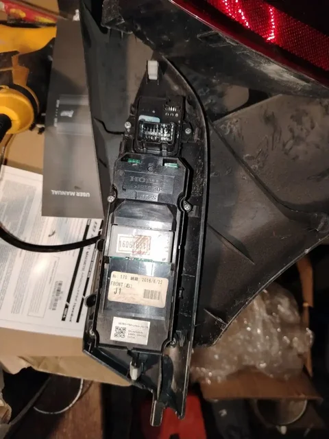 Запчасти на Toyota Fielder 2016 - Кузовные детали в Иркутск