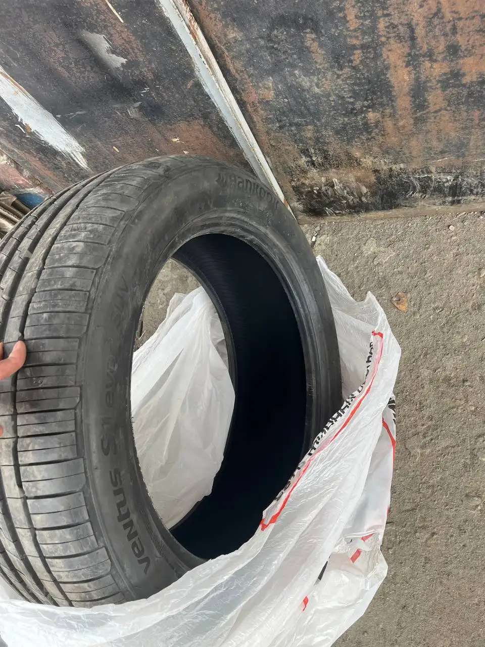 Продам летнюю резину HANKOOK 235/50/R19 - Шины и диски (Авто) в Иркутск