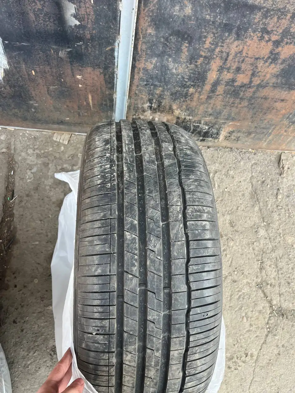 Продам летнюю резину HANKOOK 235/50/R19 - Шины и диски (Авто) в Иркутск