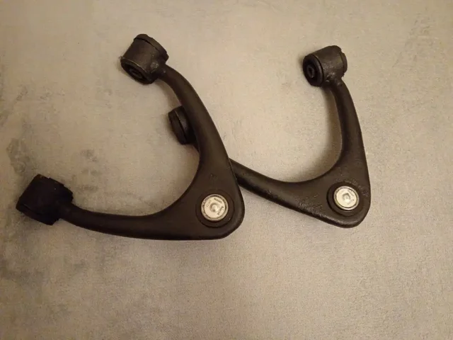 Продажа верхних рычагов с сайлентблоками и шаровыми для Toyota Mark II JZX100 - Рулевое управление в Иркутск