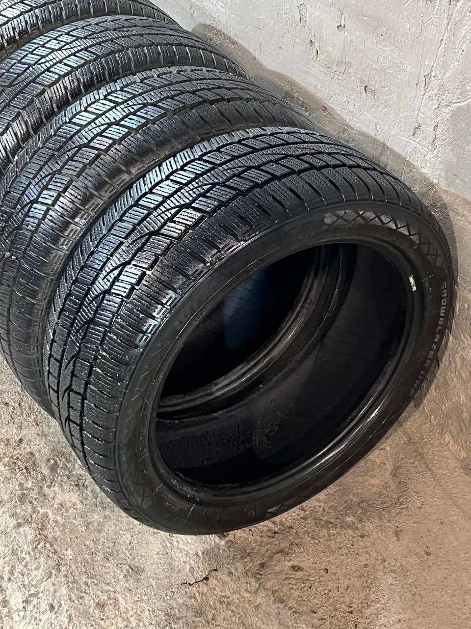 Продам комплект резины 225/45/17 2023 года - Шины и диски (Авто) в Иркутск