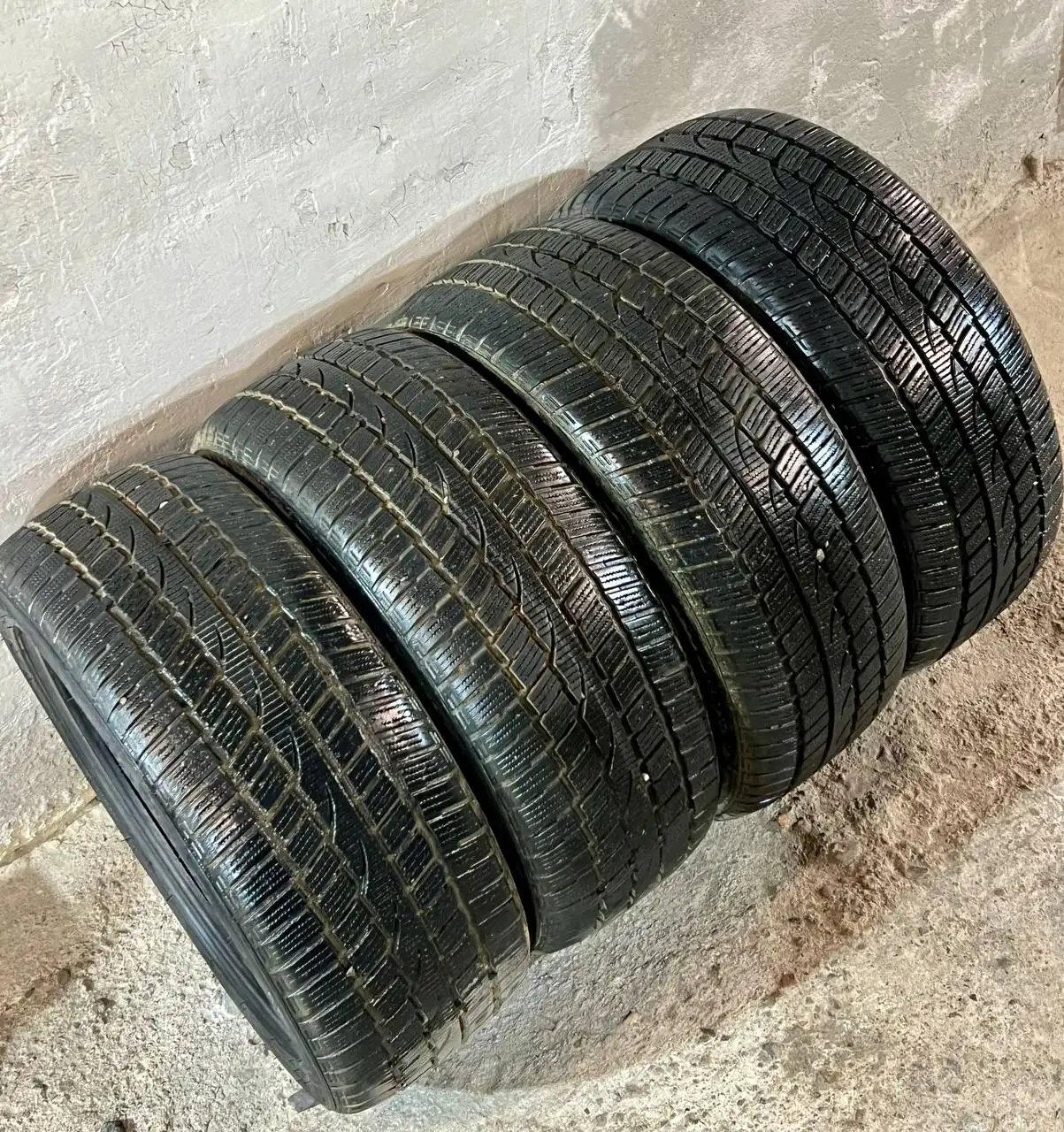 Продам комплект резины 225/45/17 2023 года - Шины и диски (Авто) в Иркутск