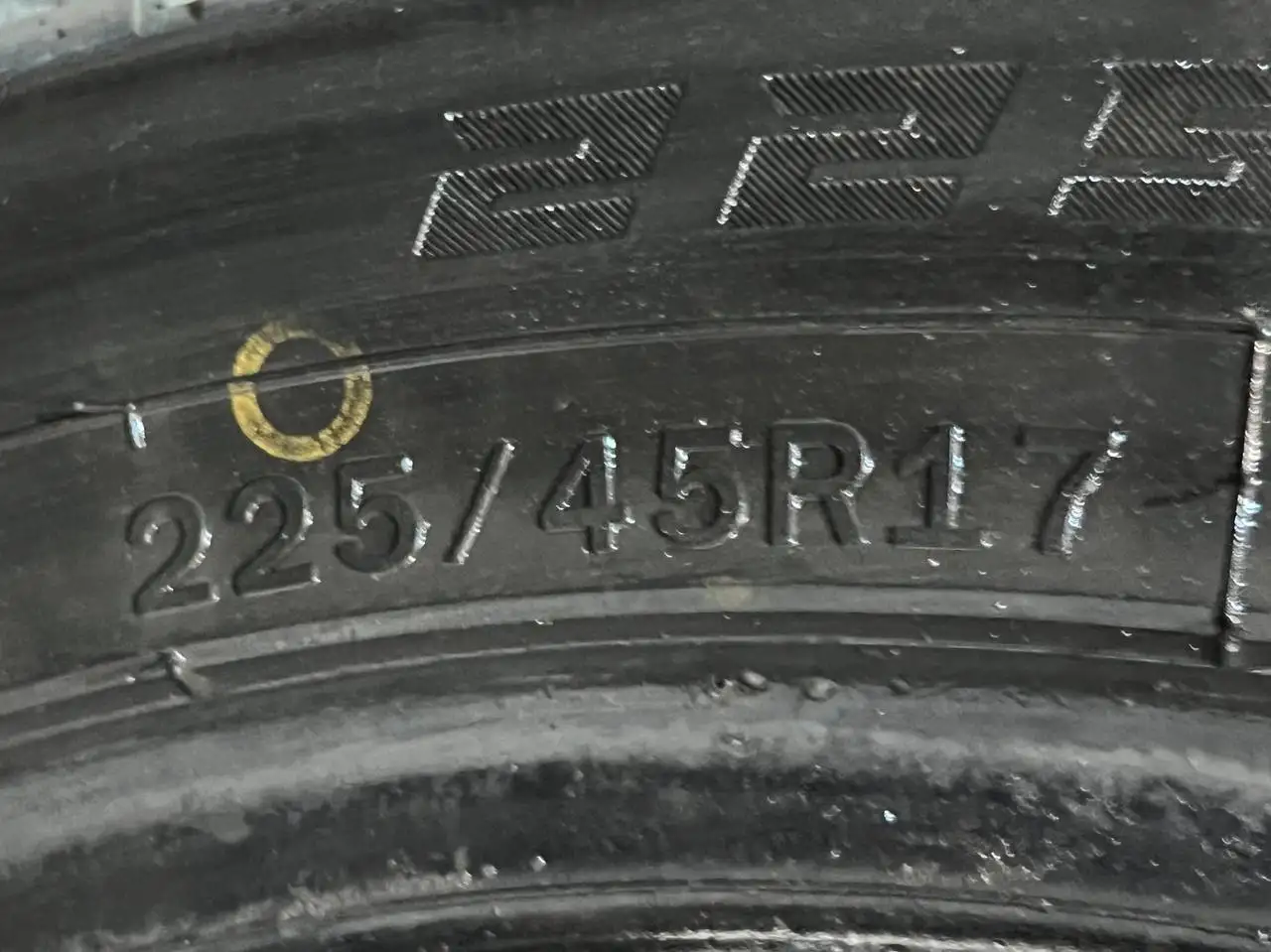 Продам комплект резины 225/45/17 2023 года - Шины и диски (Авто) в Иркутск