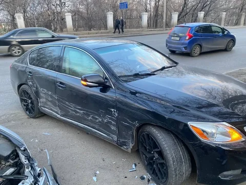 Toyota Land Cruiser 2008 года с объемом 3.5 и мощностью 320 л.с. - Минивэны и микроавтобусы в Иркутск