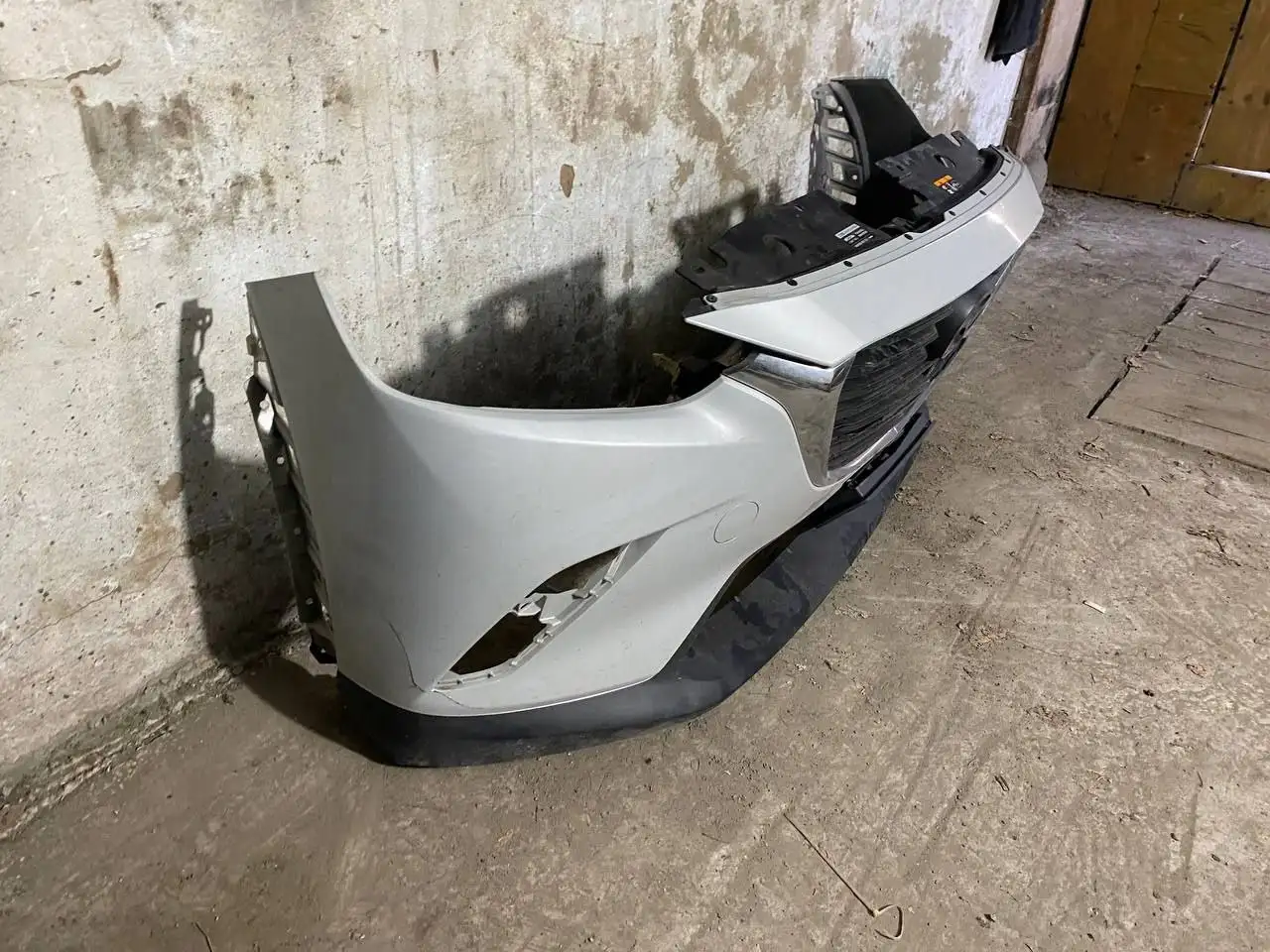 Продам бампер и рамку радиатора Mazda CX-3 2016 - Кузовные детали (Авто) в Иркутск