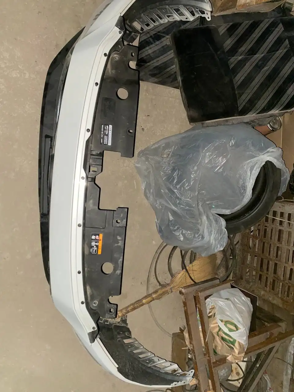 Продам бампер и рамку радиатора Mazda CX-3 2016 - Кузовные детали (Авто) в Иркутск