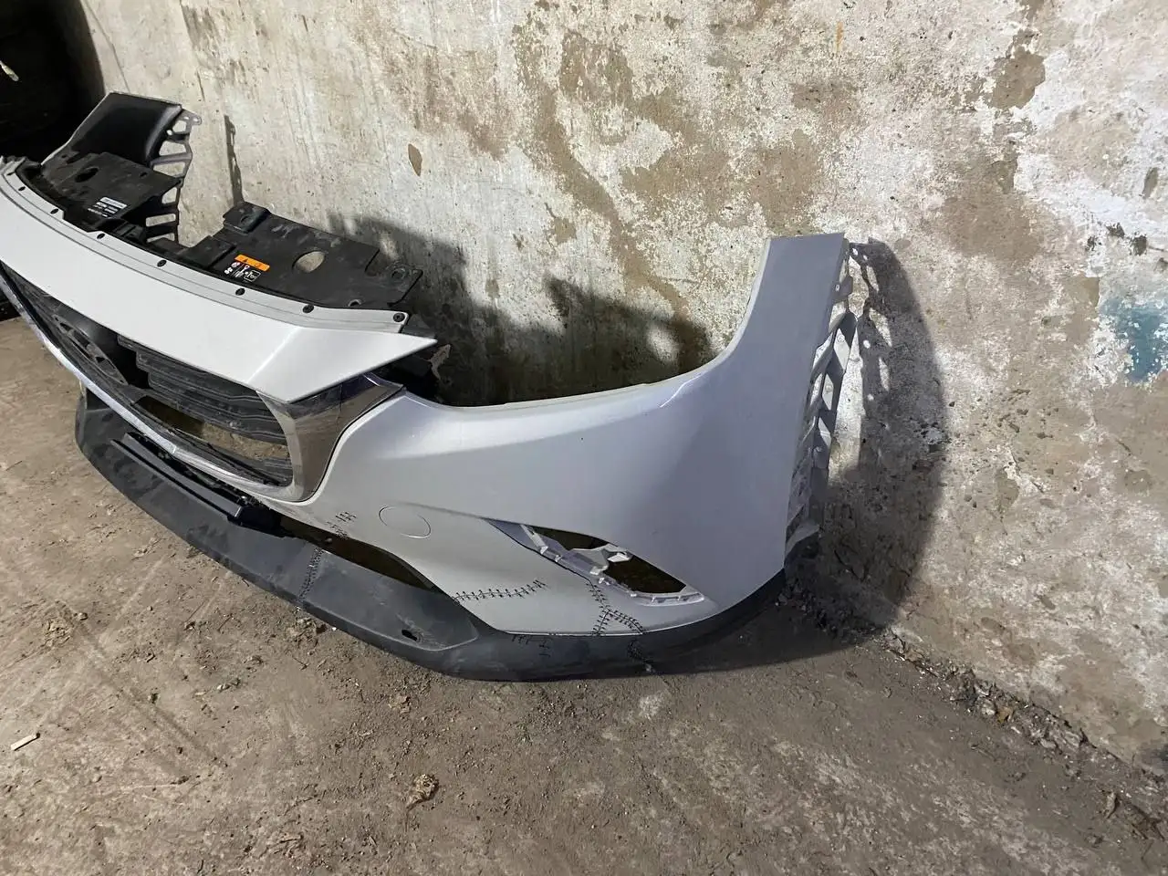 Продам бампер и рамку радиатора Mazda CX-3 2016 - Кузовные детали (Авто) в Иркутск