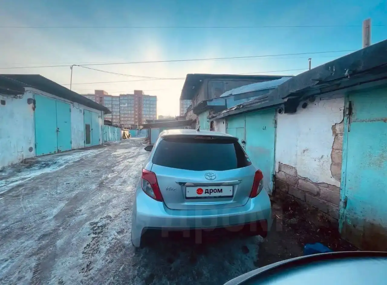 Toyota Vitz 2012 - Легковые автомобили (Авто) в Иркутск