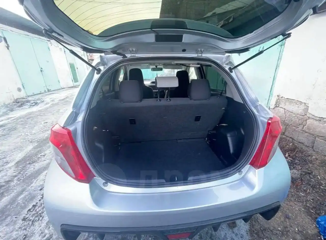 Toyota Vitz 2012 - Легковые автомобили (Авто) в Иркутск