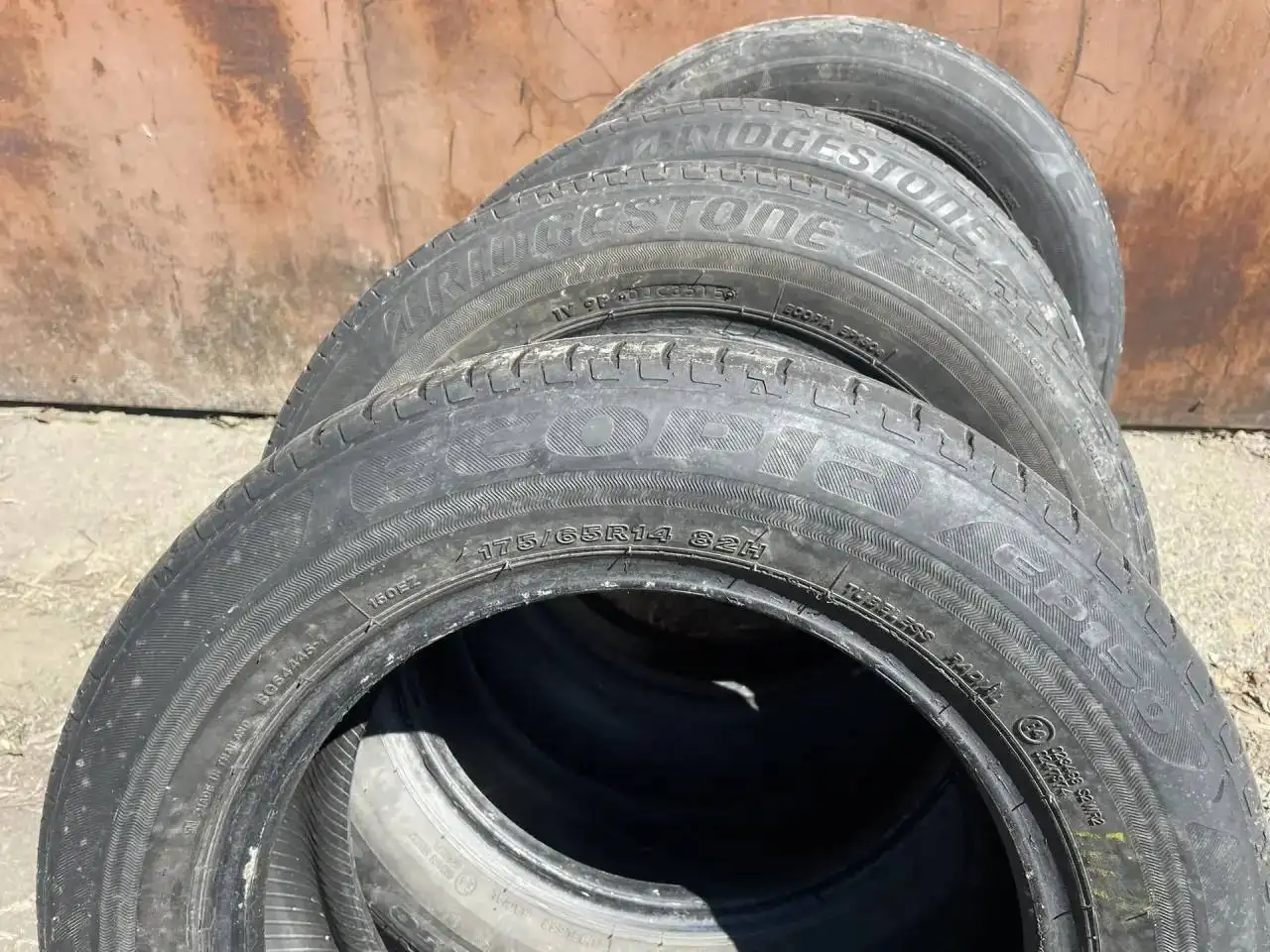 Шины 175/65/14 Bridgestone - Шины oy (Запчасти) в Иркутск