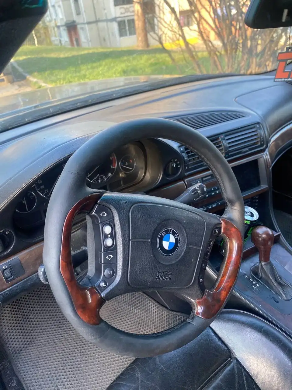 Продам автомобиль с двигателем 5.4 - Легковые автомобили (Авто) в Саянск