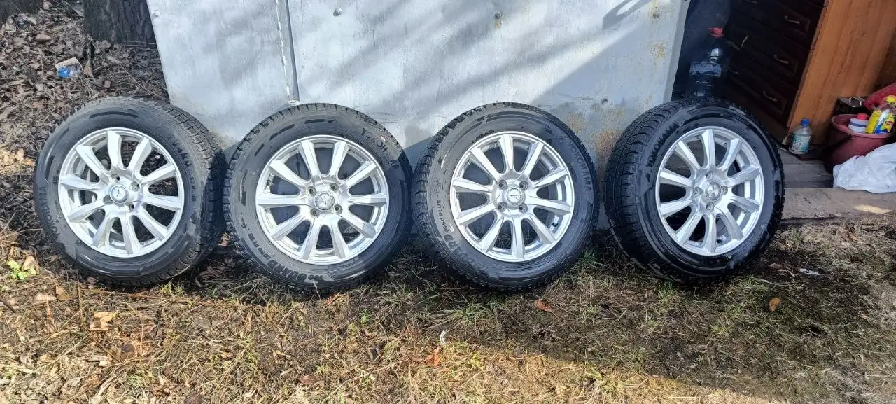 Продам комплект зимних колес 185/65R15 - Шины и диски (Авто) в Иркутск