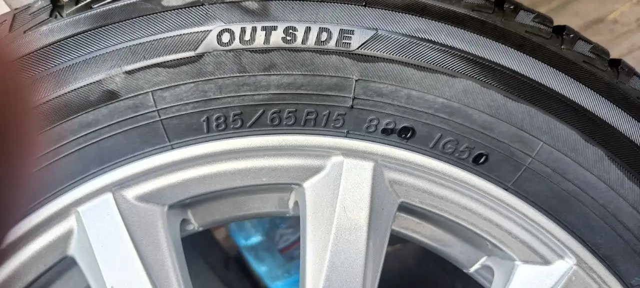 Продам комплект зимних колес 185/65R15 - Шины и диски (Авто) в Иркутск