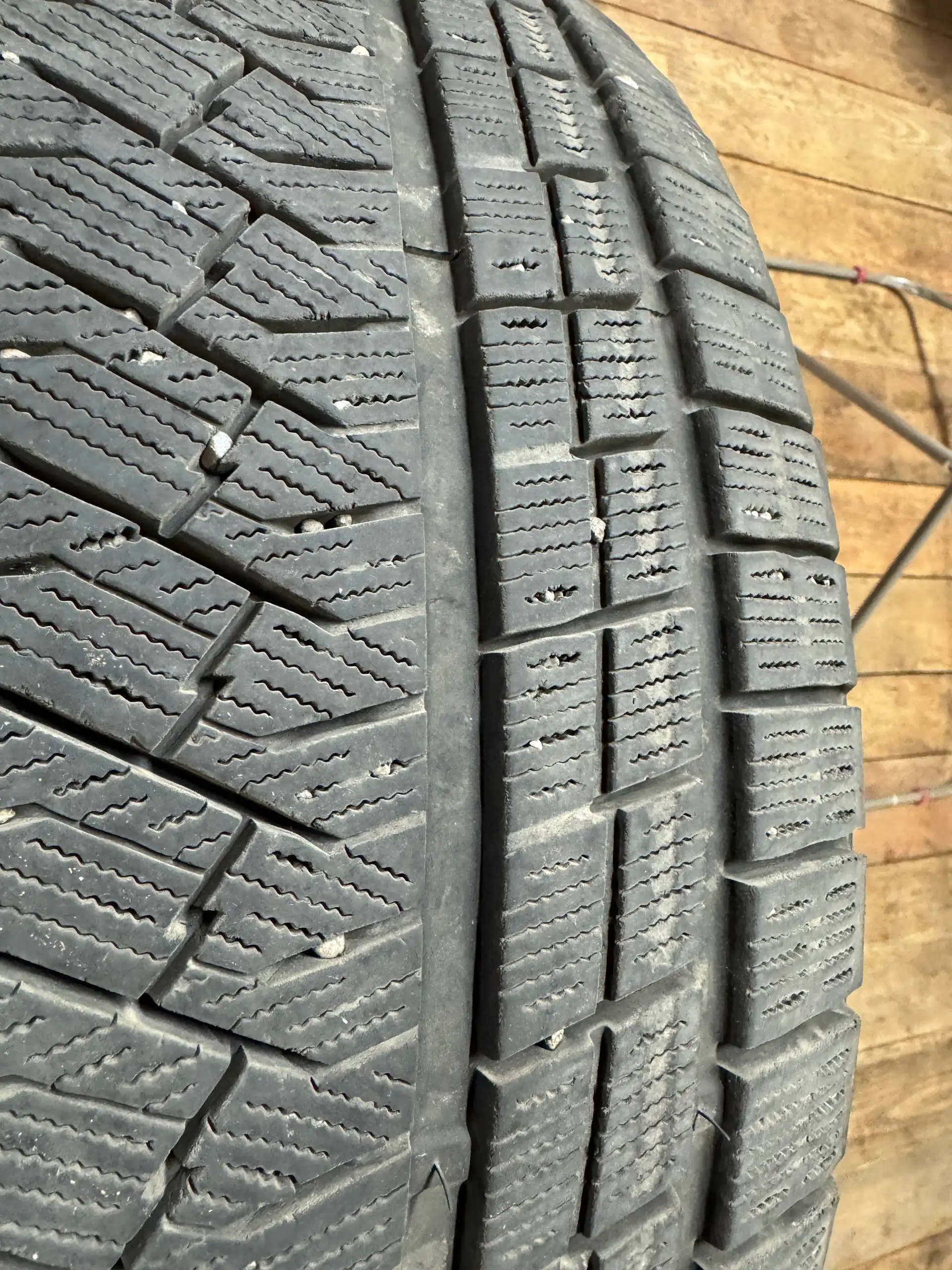 Продам 3 баллона зимней резины Triangle 255/45/R19 - Шины и диски (Авто) в Иркутск