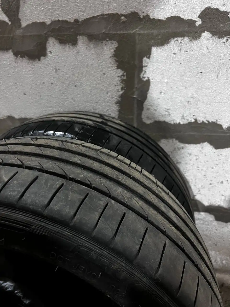 Продам два баллона 215/40 R17 - Шины и диски (Авто) в Иркутск