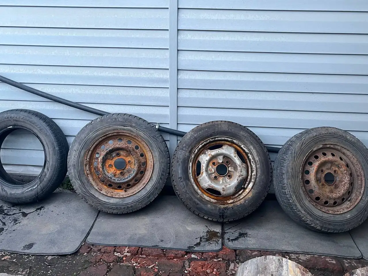 Продаются шины R14 и R16 - Шины (Авто) в Иркутск