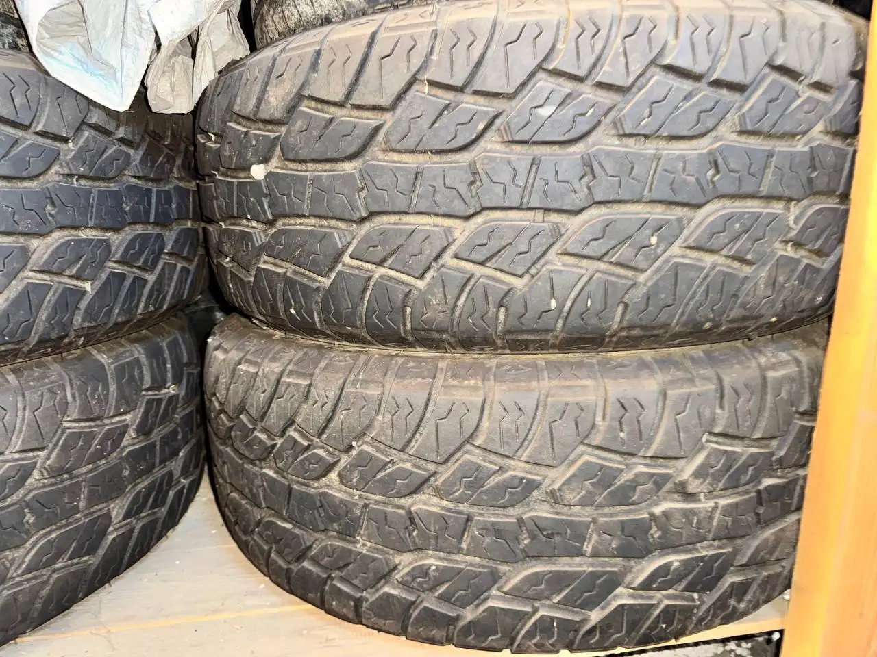 Продам комплект резины 285/60/18 на ТЛК 100-200 - Шины и диски (Авто) в Иркутск