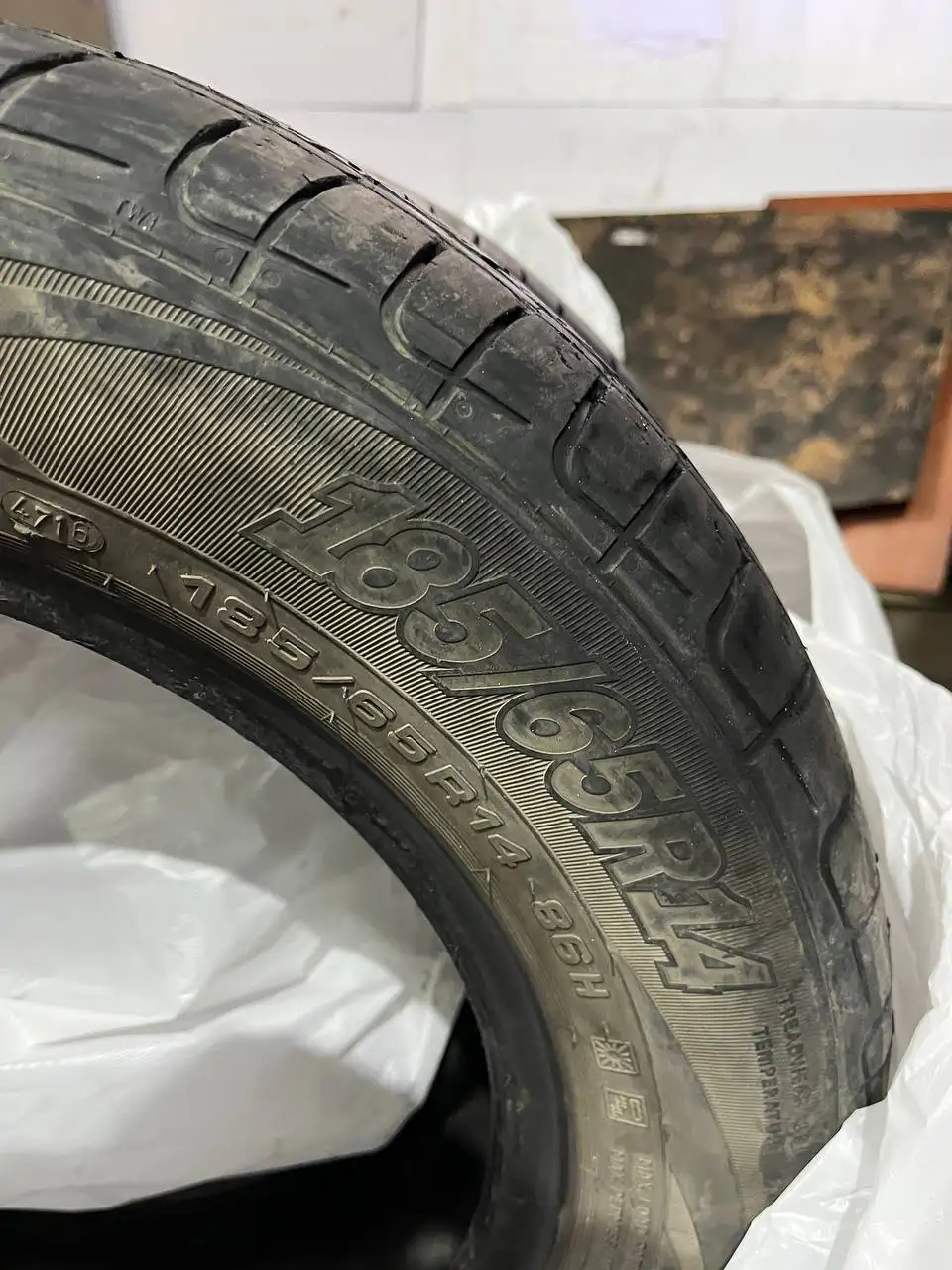 Продам резину 185/65 14 - Шины и диски (Авто) в Иркутск