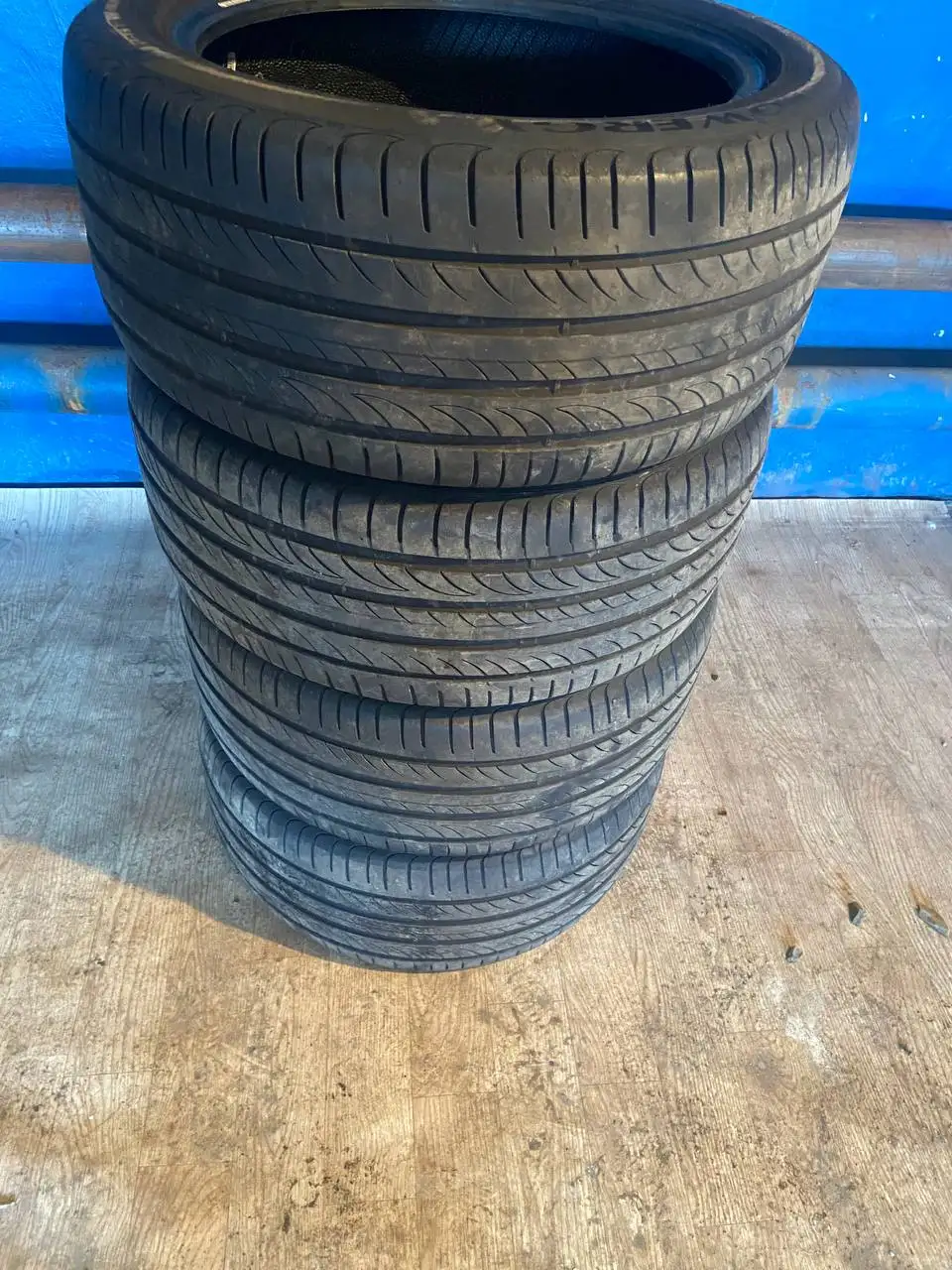 Комплект летней резины Pirelli 235/45R17 - Шины и диски (Авто) в Ангарск