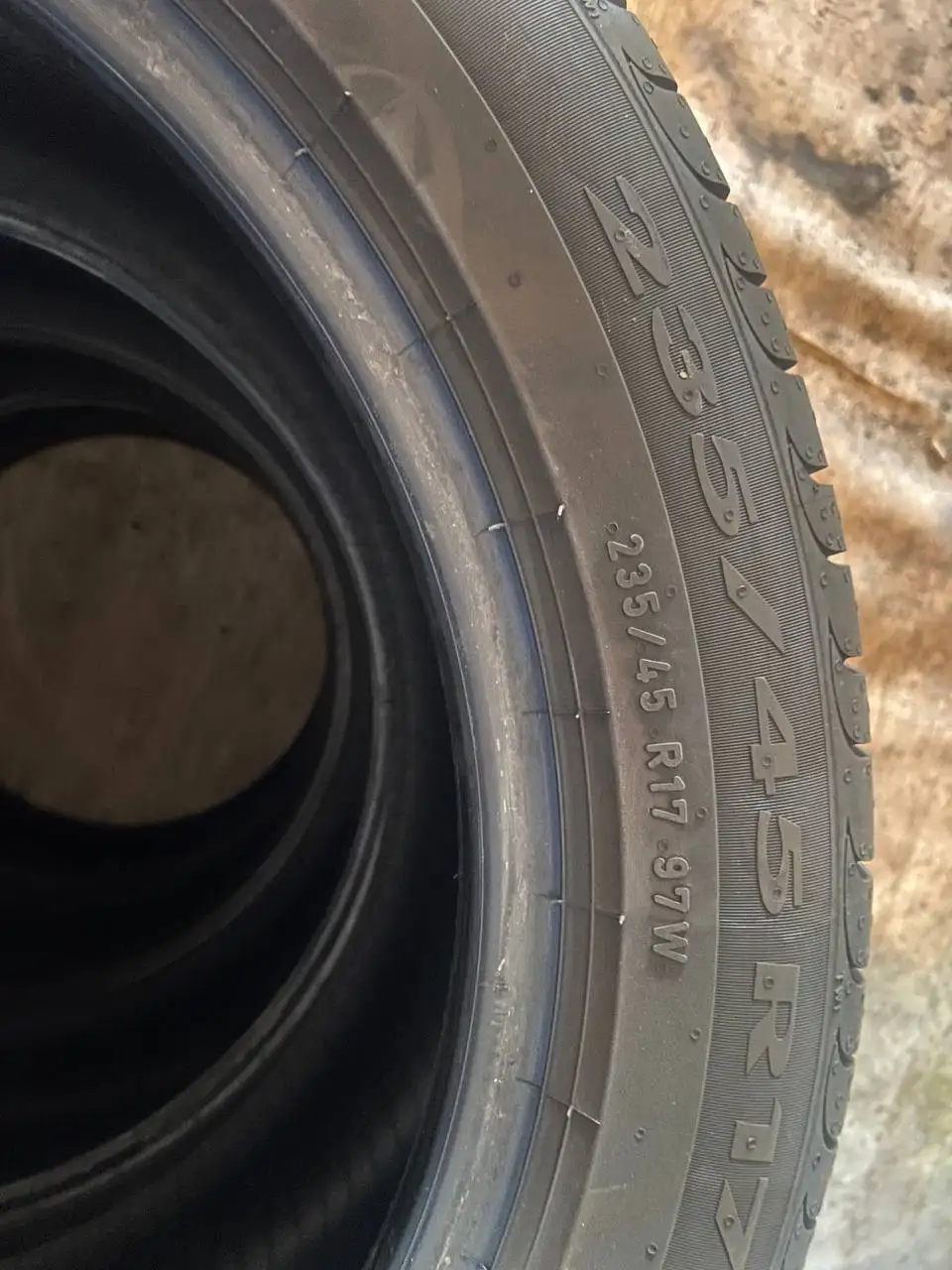 Комплект летней резины Pirelli 235/45R17 - Шины и диски (Авто) в Ангарск