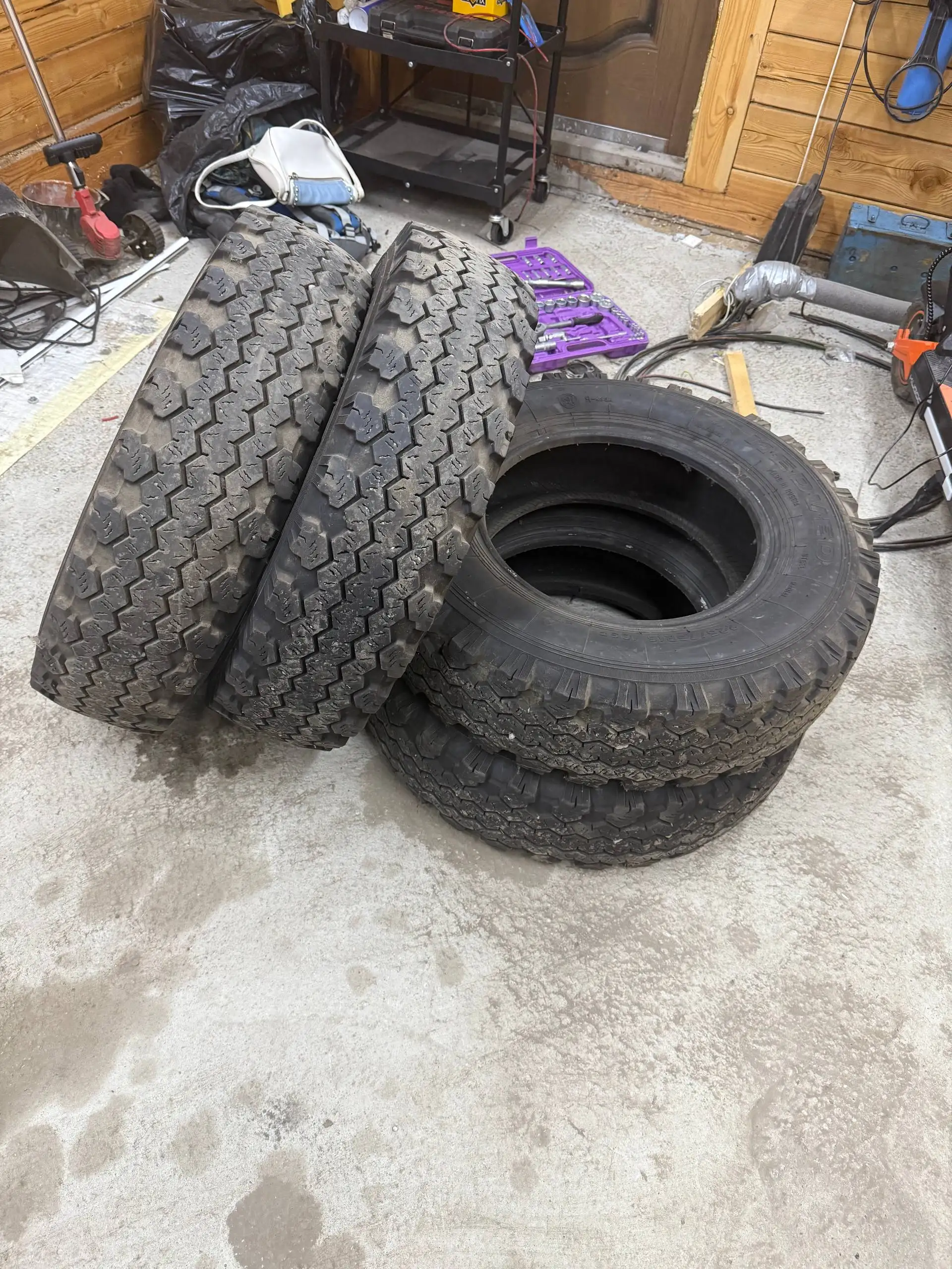 Продам резину Медведь 225/75R16 - Шины и диски (Авто) в Хомутово