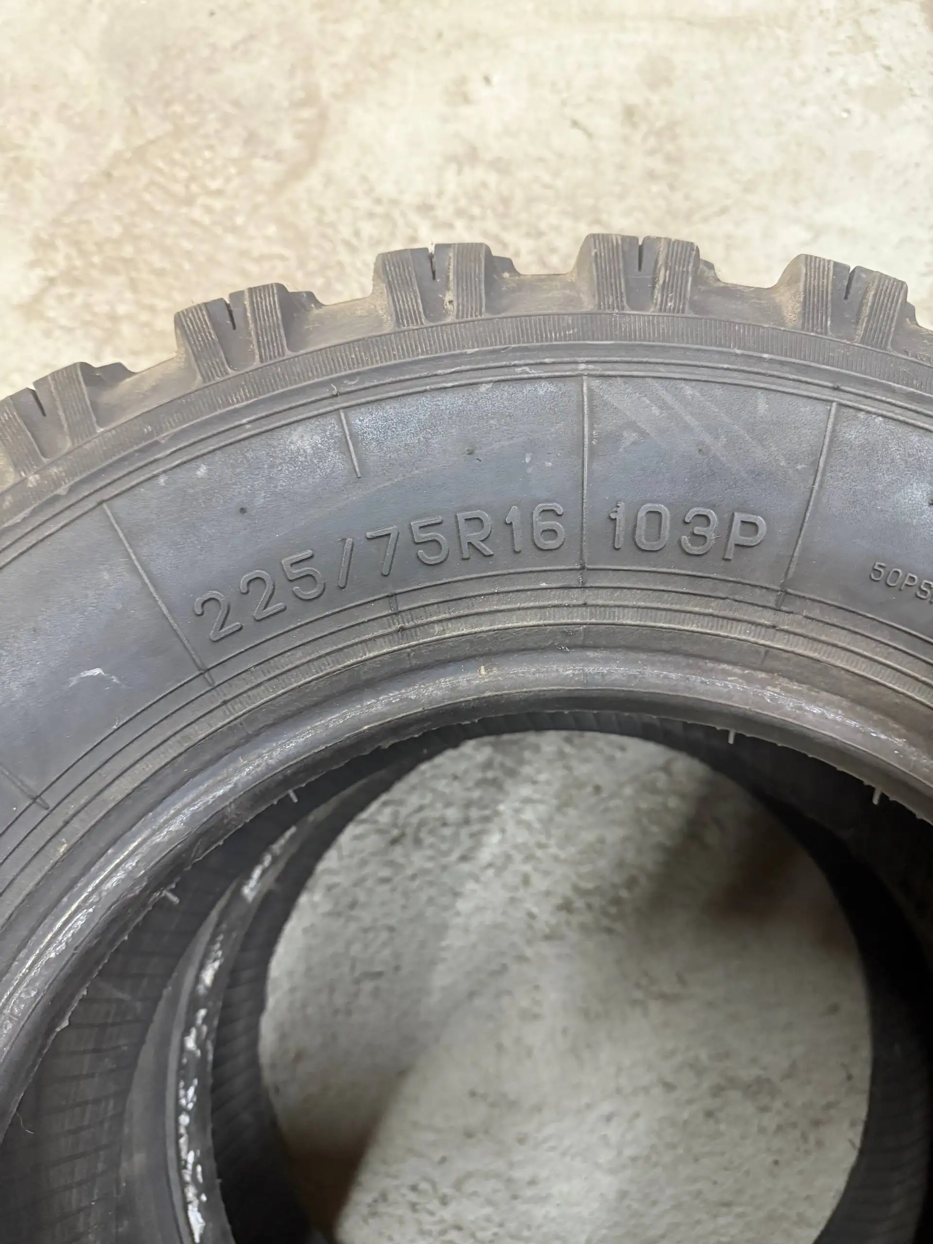 Продам резину Медведь 225/75R16 - Шины и диски (Авто) в Хомутово