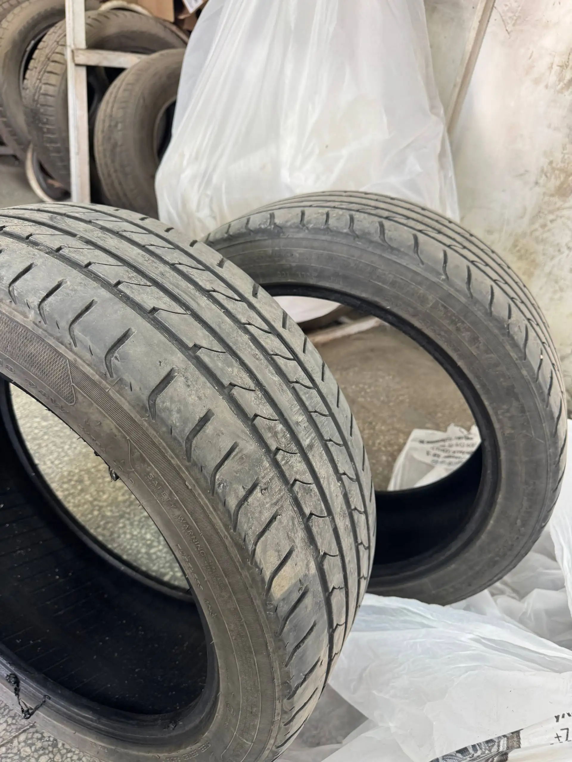 Продам летнюю резину 235/45/18 - Шины и диски (Авто) в Иркутск
