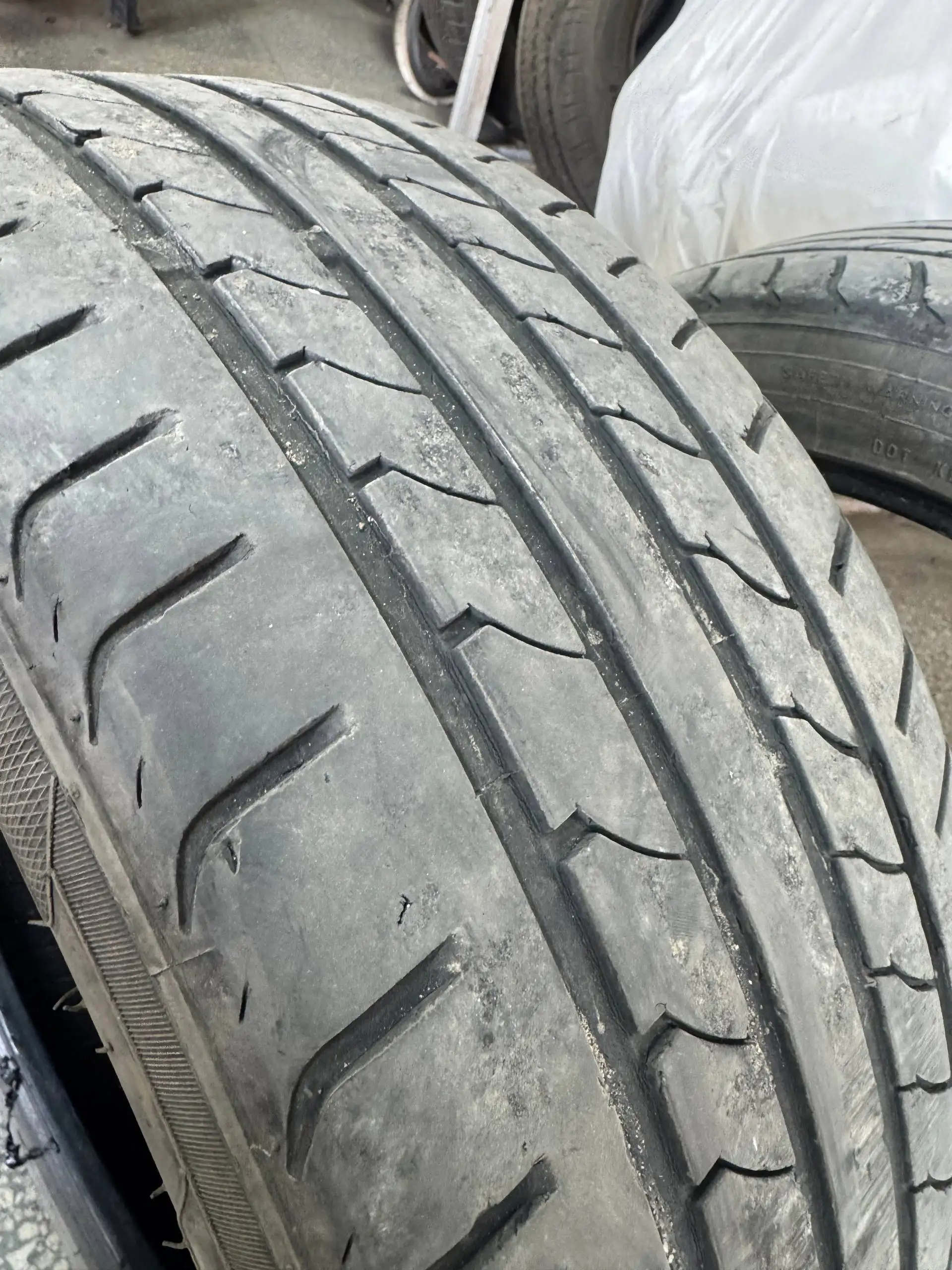 Продам летнюю резину 235/45/18 - Шины и диски (Авто) в Иркутск