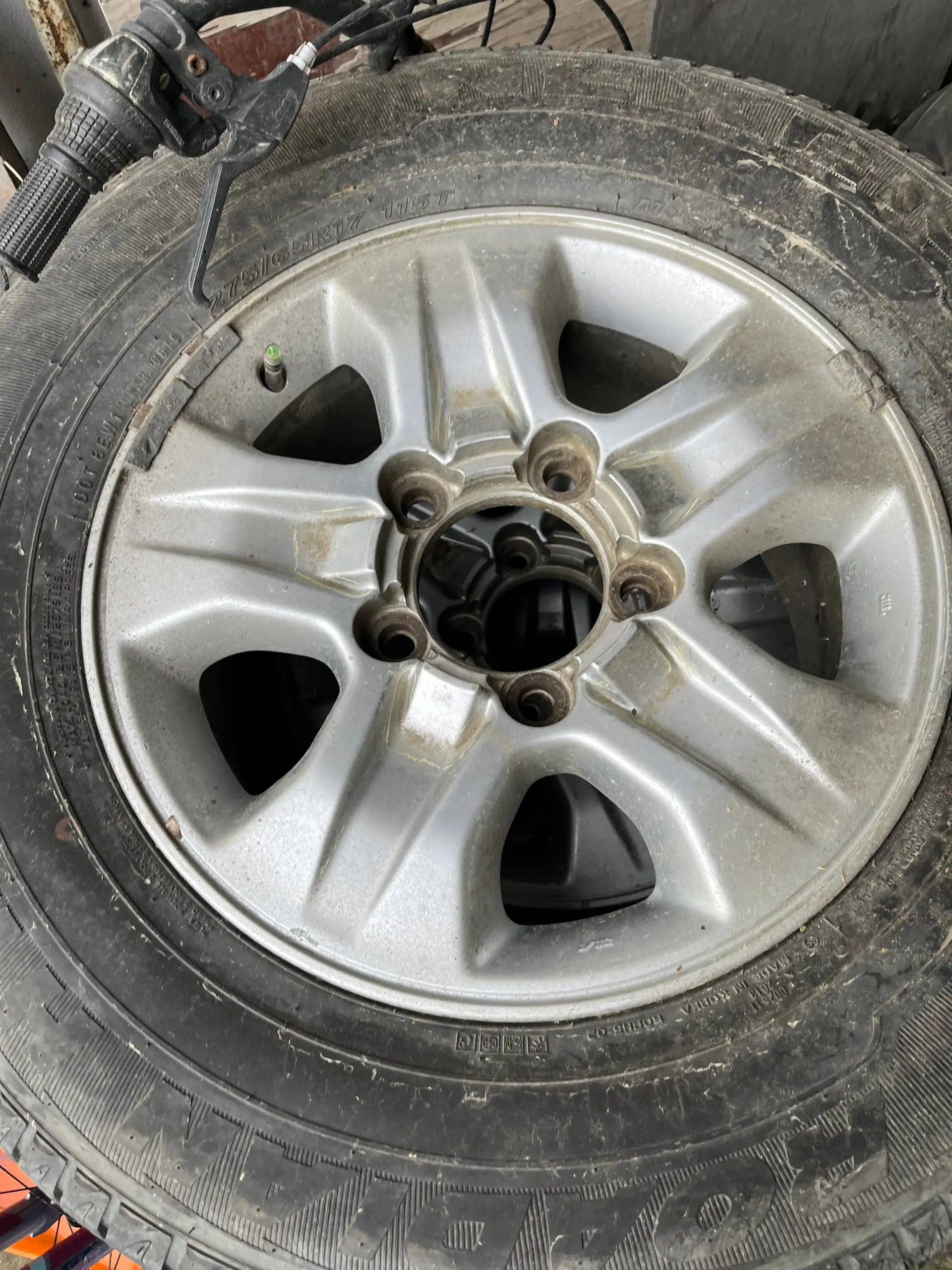 Продажа резины Roadstone 275/65 R17 - Шины и диски (Авто) в Иркутск