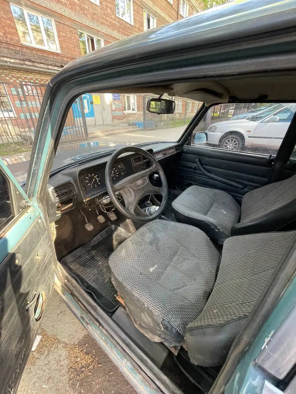 Автомобиль 1998 г.в. на ходу - легковой автомобиль (Авто) в Иркутск