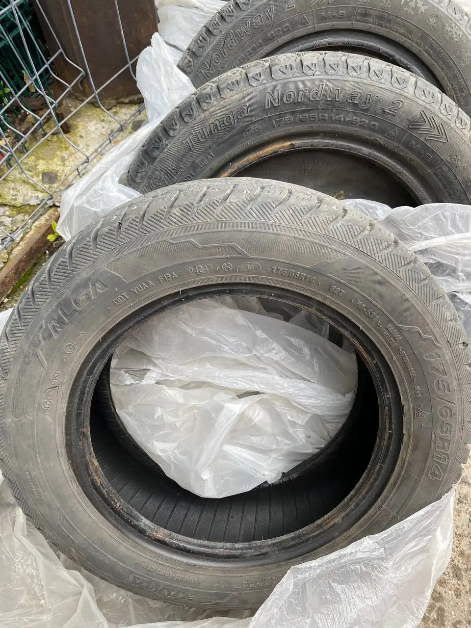 Продам шипованную резину R14 175/65 - Шины (Авто) в Иркутск