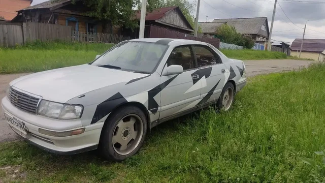 Toyota Crown GS141 2.0 - Сиденья в Иркутск