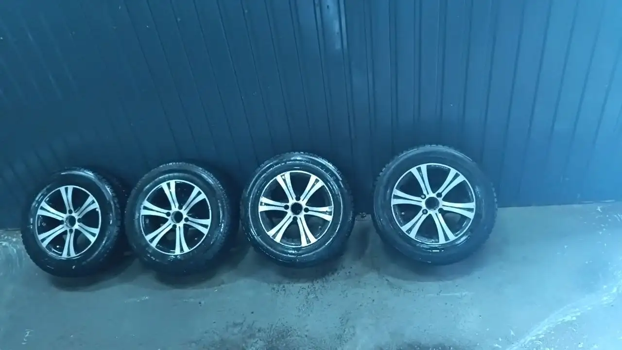 Продам литые диски 13R с резиной на докатку - Диски (Авто) в Иркутск
