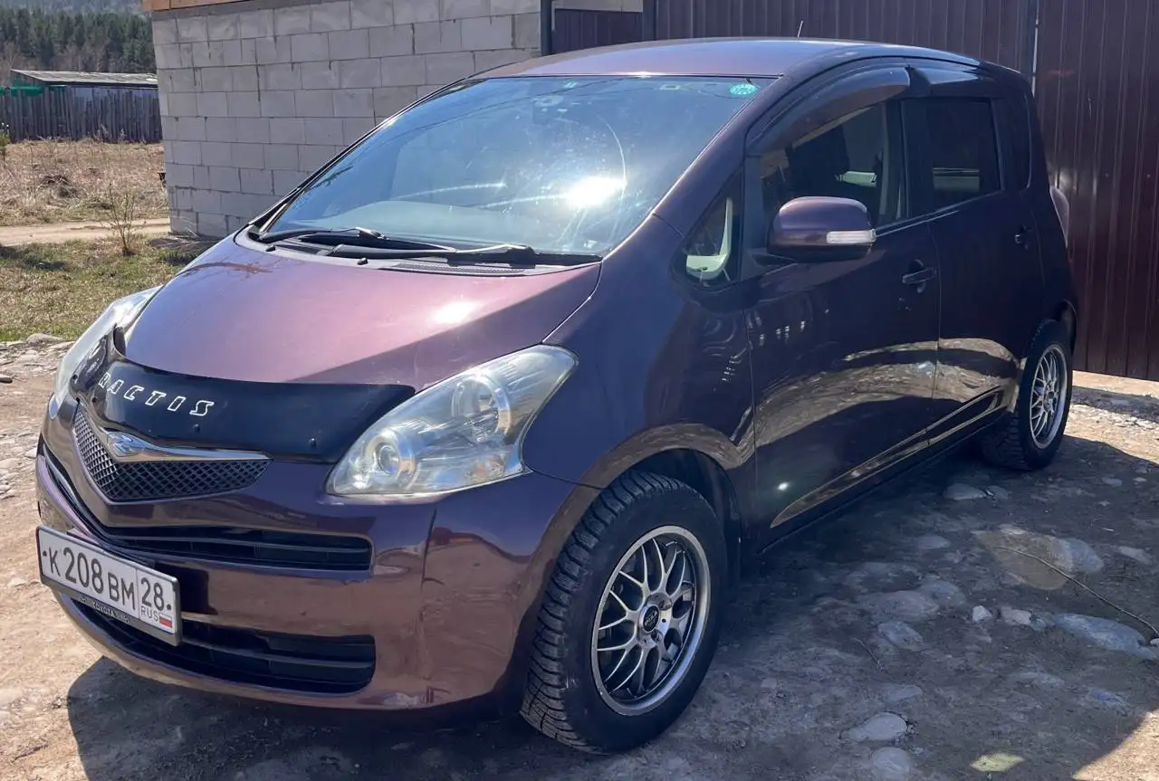 Toyota Ractis 2010 - Легковые автомобили (Авто) в Иркутск