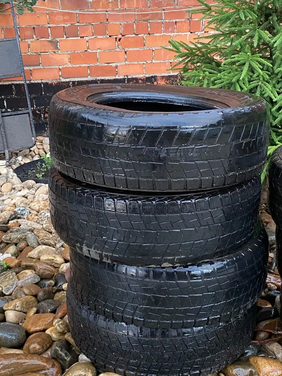 Продам резину Bridgestone 255/65/17 - Шины (Авто) в Иркутск