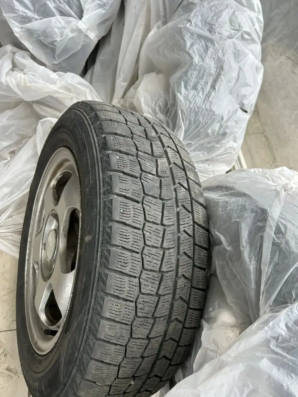 Продам комплект зимних колес 195/65R15 - Шины и диски (Авто) в Иркутск