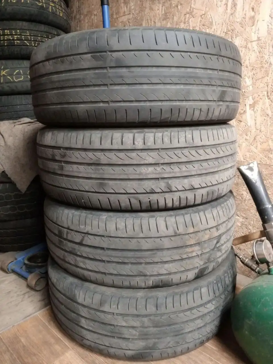 Шины 215/55R18 6000 руб - Шины (Запчасти) в Иркутск