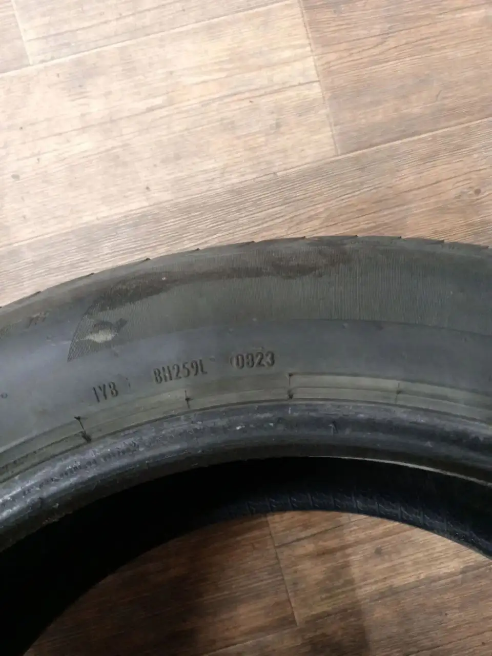 Шины 215/55R18 6000 руб - Шины (Запчасти) в Иркутск