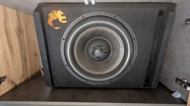 Продам активный сабвуфер Piranha 15a v2 - Пикапы в Иркутск