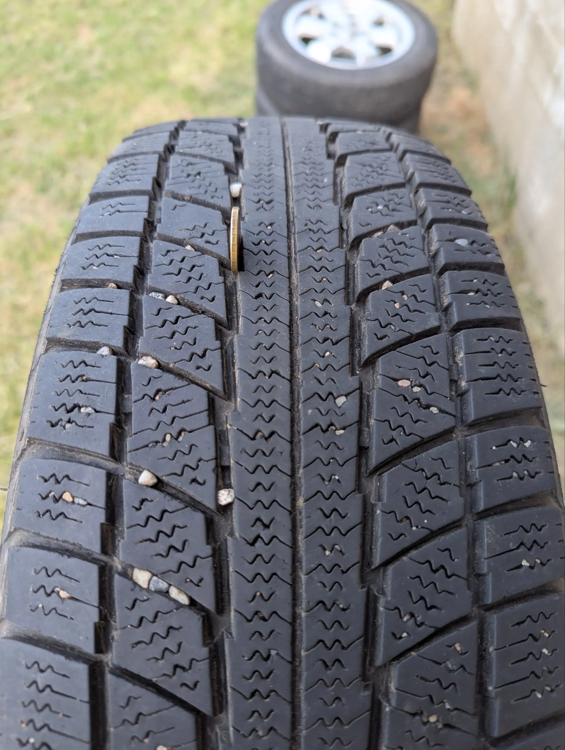 Продам литье с зимней резиной Triangle 185/65 R15 5 шт. - Шины и диски (Авто) в Деревня Куда