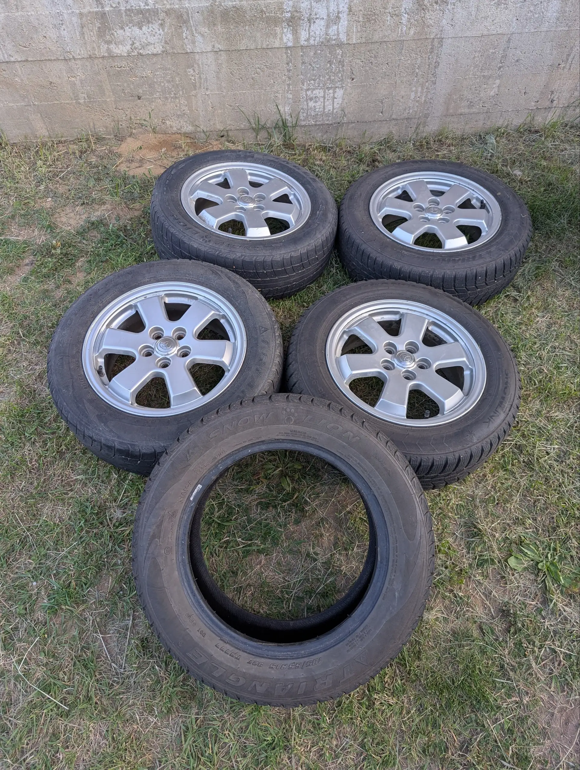 Продам литье с зимней резиной Triangle 185/65 R15 5 шт. - Шины и диски (Авто) в Деревня Куда