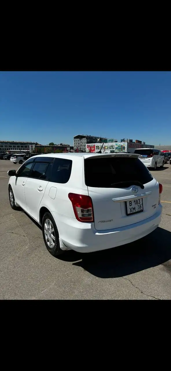 Toyota Corolla Fielder 2010 - Легковые автомобили (Авто) в Иркутск