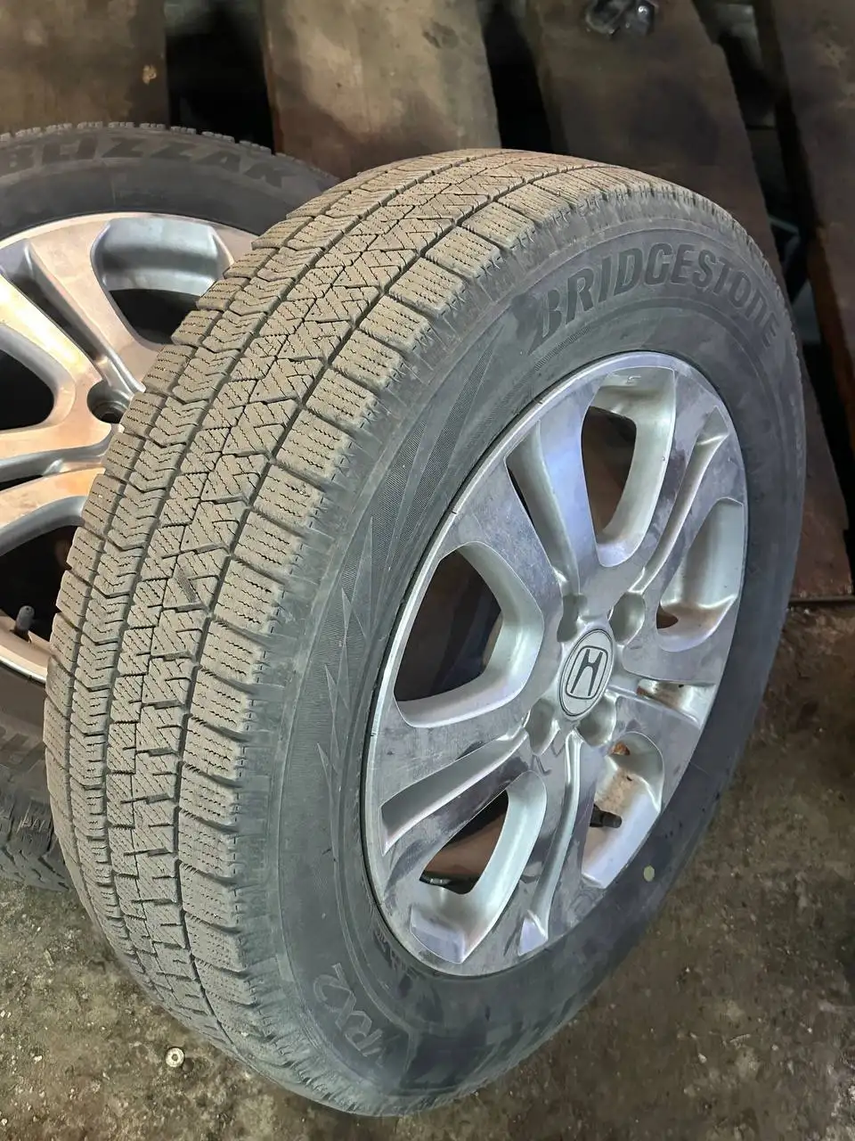 Продам японские литые диски с резиной - Колёса и шины (Авто) в Иркутск