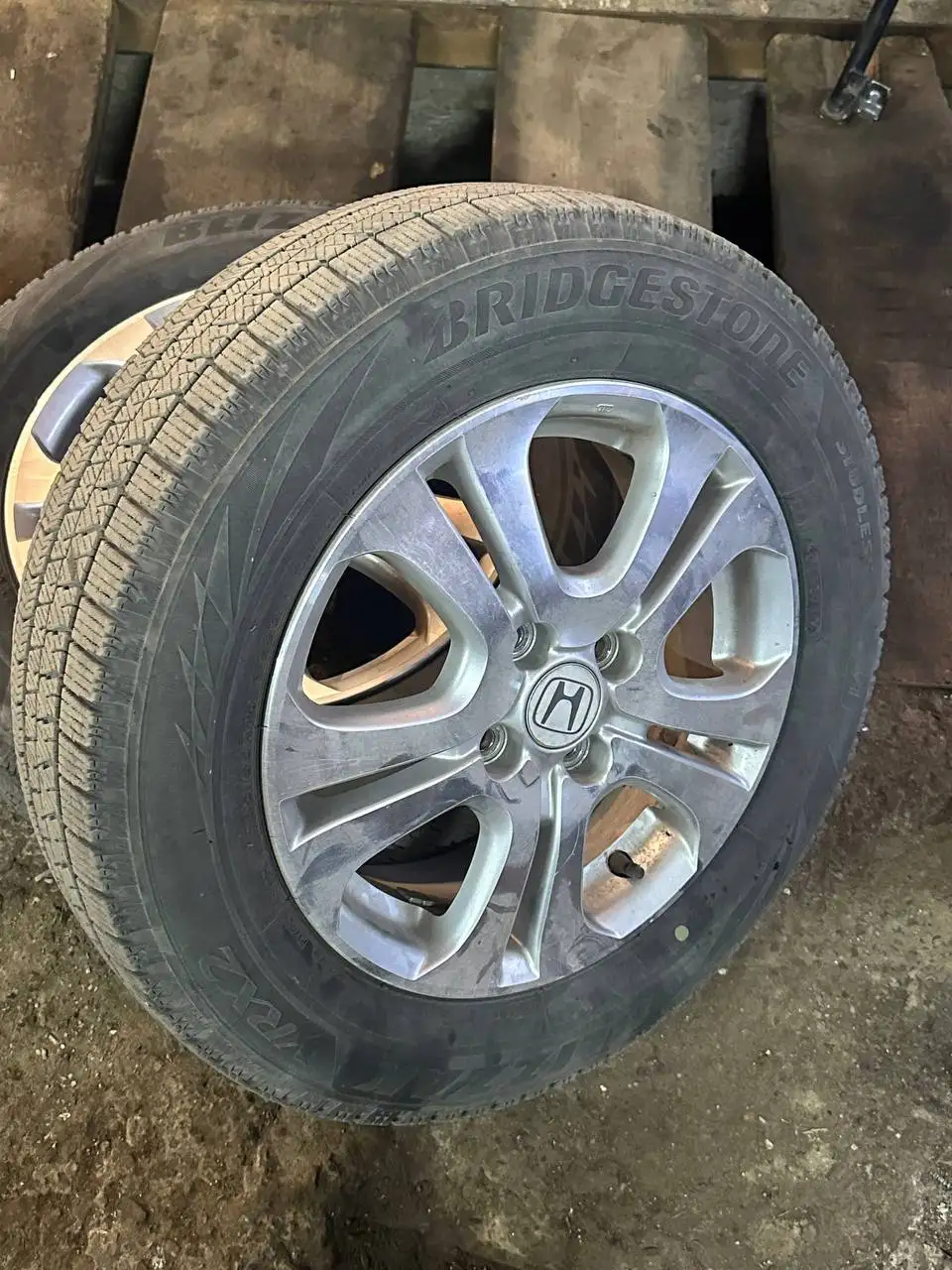 Продам японские литые диски с резиной - Колёса и шины (Авто) в Иркутск